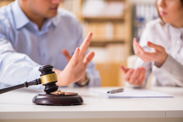 Amicable divorce with child and pension for the spouse